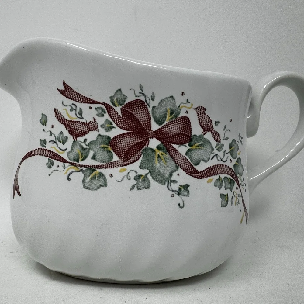 Corelle Holiday‎ CALLAWAY IVY Gravy Boat Red Bird Christmas Handle